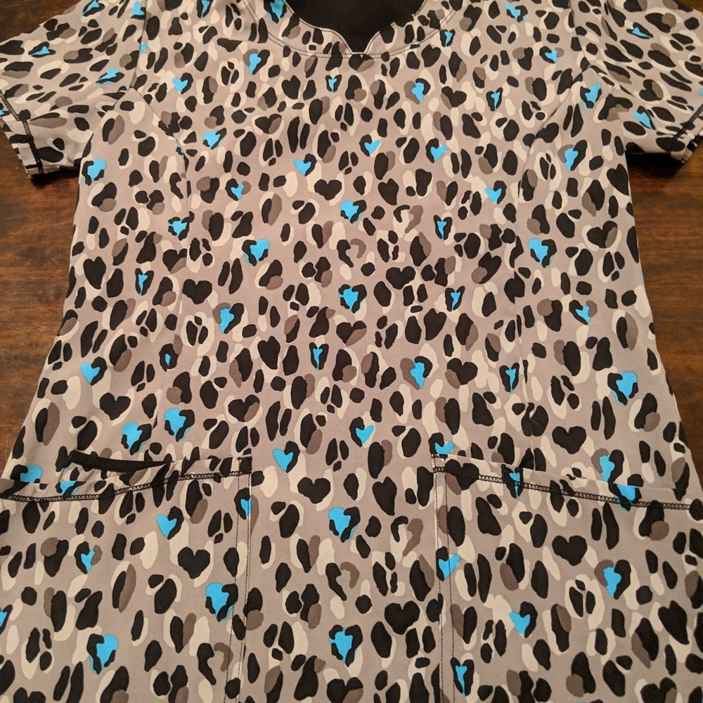 Infinity scrub top